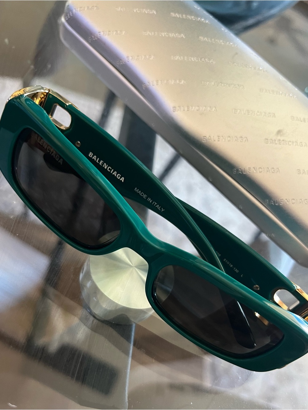Balenciaga Green Rectangular Sunglasses with Gold BB Logo Accent - Picture 3 of 9
